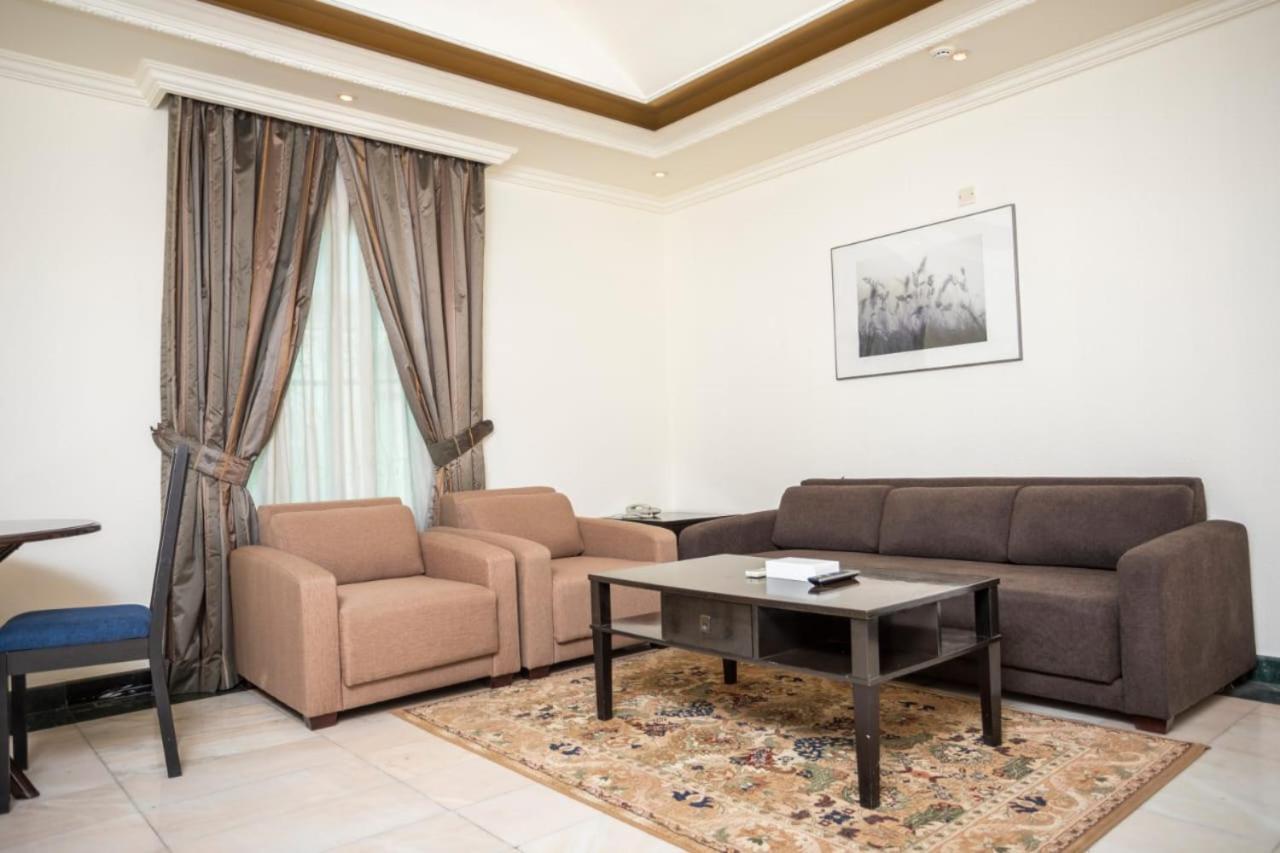 Delmon Hotel Suites DDjeddah Extérieur photo